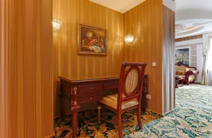 Президентский сюит — 105 м² в гостинице «Альфа» Измайлово (м. Партизанская). Фото номера