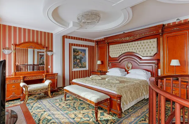 Президентский сюит — 105 м² в гостинице «Альфа» Измайлово (м. Партизанская). Фото номера