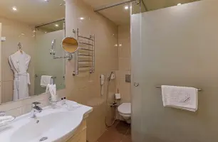 Джуниор Сюит