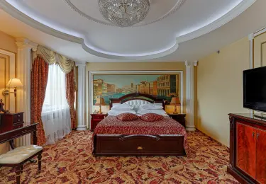 Джуниор Сюит «Классик» — 41 м² в гостинице «Альфа» Измайлово (м. Партизанская). Фото номера