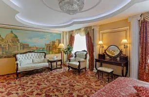 Джуниор Сюит «Классик» — 41 м² в гостинице «Альфа» Измайлово (м. Партизанская). Фото номера