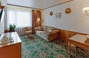 Джуниор Сюит «Делюкс» — 41 м² в гостинице «Альфа» Измайлово (м. Партизанская). Фото номера