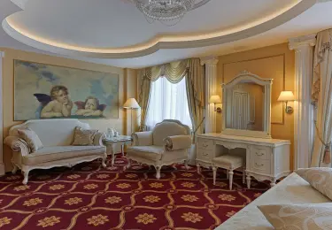 Джуниор Сюит «Классик» — 41 м² в гостинице «Альфа» Измайлово (м. Партизанская). Фото номера